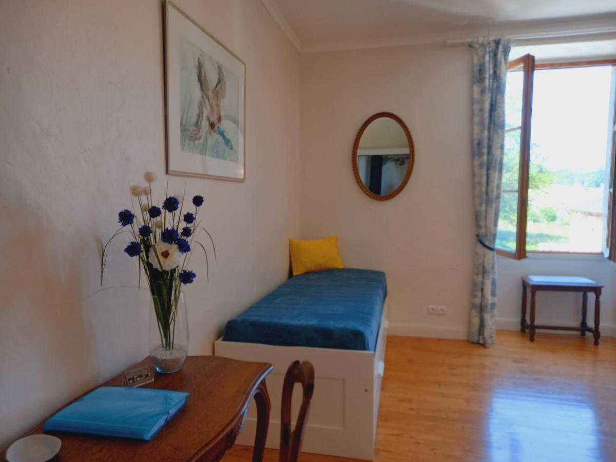 Au Pays De Jacquou : Chambre D'Hotes Et Table D'Hotes Fossemagne Exterior photo