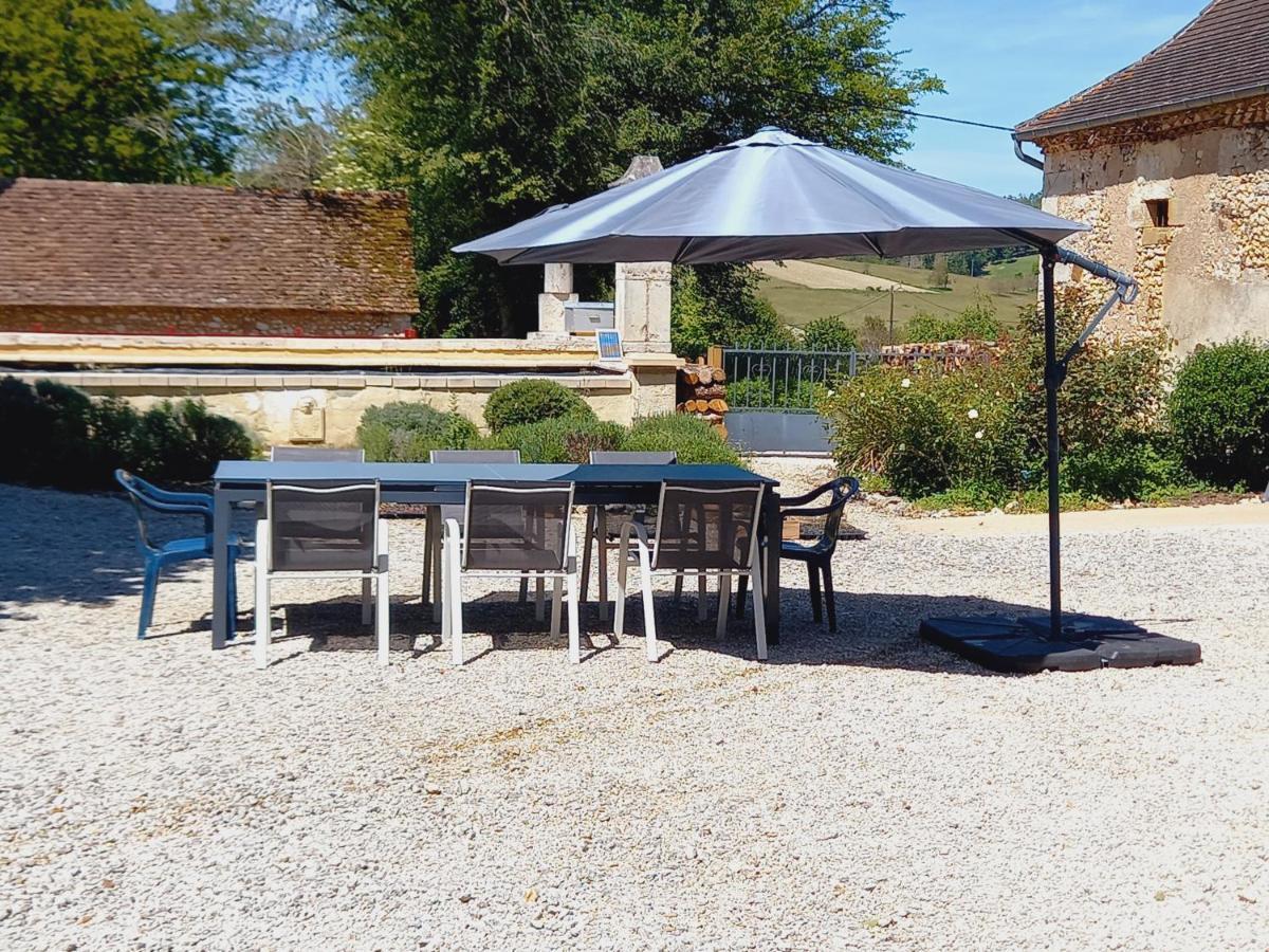 Au Pays De Jacquou : Chambre D'Hotes Et Table D'Hotes Fossemagne Exterior photo