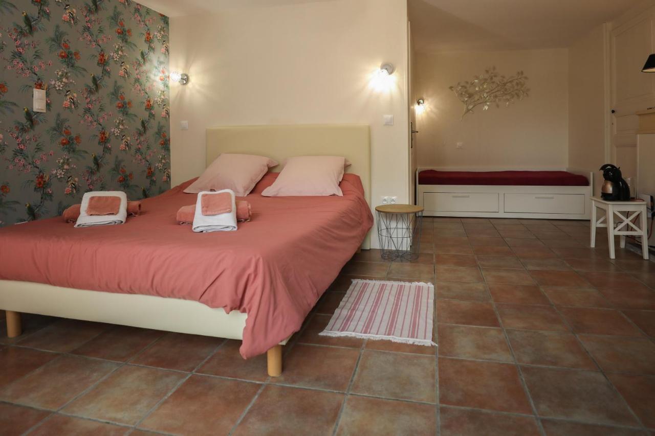 Au Pays De Jacquou : Chambre D'Hotes Et Table D'Hotes Fossemagne Exterior photo